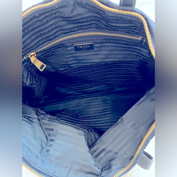 Prada nylon totebag (pre-loved) - Picture 2 of 2